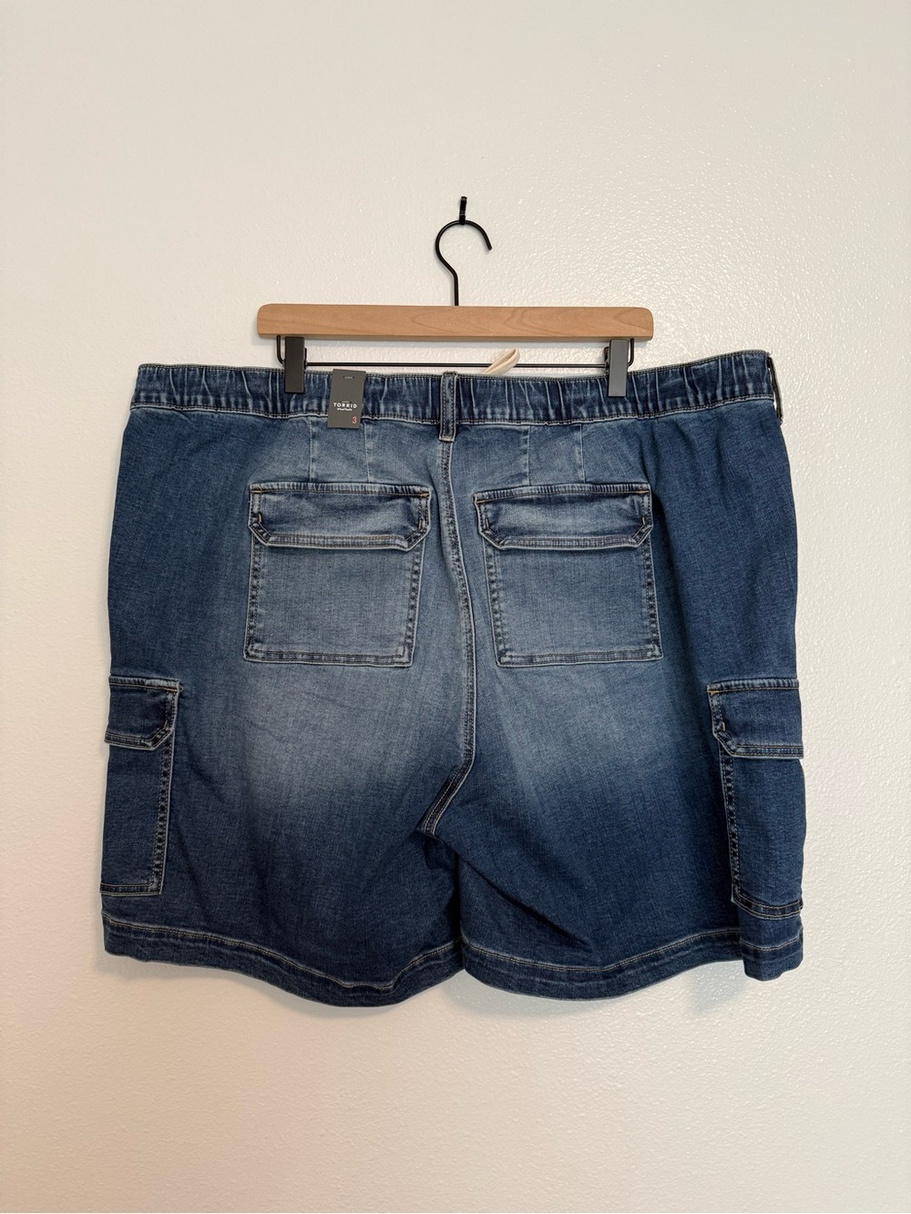 Torrid - 8'' Weekend Bermuda Blue Pull On Mid-Rise Drawstring Cargo Short - 3X - Picture 7 of 9